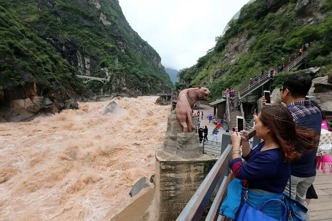 1 Day Tiger Teaping Gorge Private Tour from Lijiang or Shangri-La - Quick Stop in Old Town of Lijiang, Then Straight to the Gorge