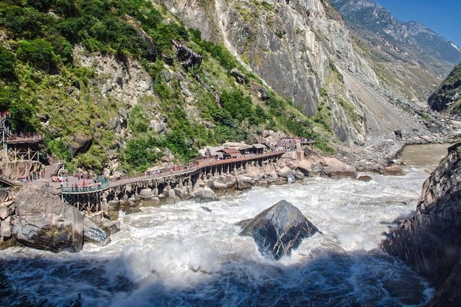1 Day Tiger Teaping Gorge Private Tour from Lijiang or Shangri-La - Drive to the Upper Gorge: Jinsha River Country