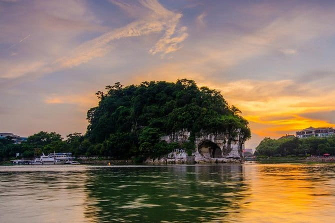 1-Day tour of Guilin-LiRiver cruise-Yangshuo Xianggong hill - Xianggong Hill: Panoramic Views of the First Bend