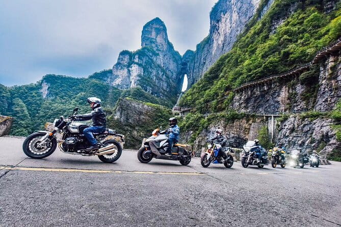 1-Day Zhangjiajie National Forest Park(Avatar) and Tianmen Mountain Private Tour - Tianzi Mountain: cable car up, 30 minutes on the ground