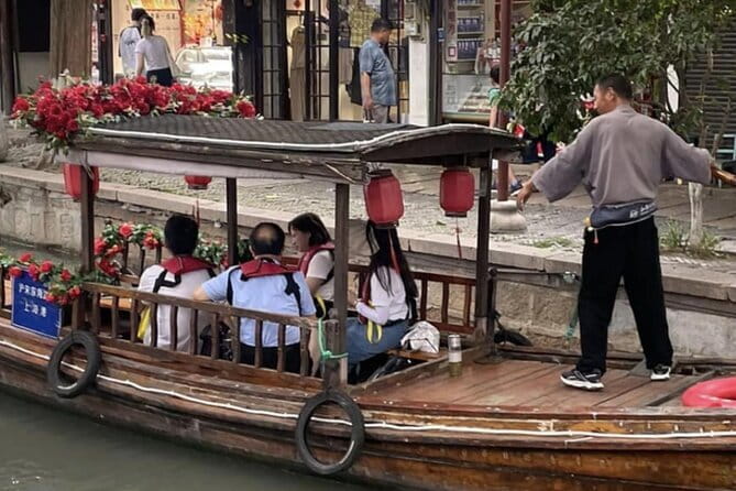2-Day Zhujiajiao Water Town, Shanghai and Suzhou Private Tour - Entering the “Venice of China” mood in Zhujiajiao