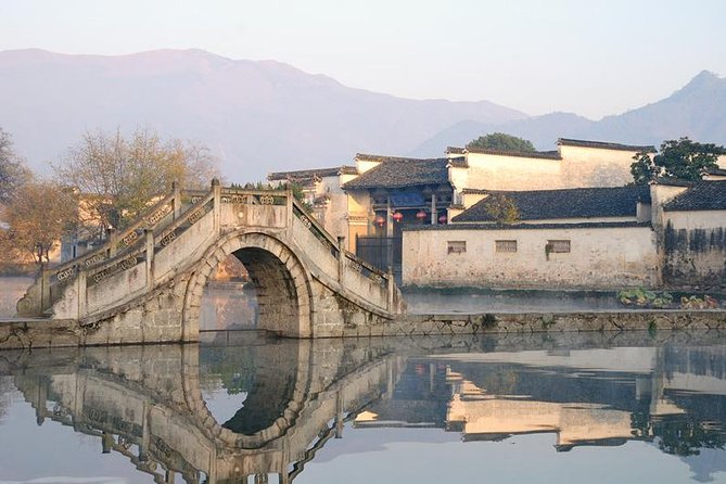 3-Day Yellow Mountains, Hongcun Village and Tunxi Ancient Street Private Tour - Day 2 on Huangshan: Cable Car Up, Peaks and Pines, West Sea Canyon