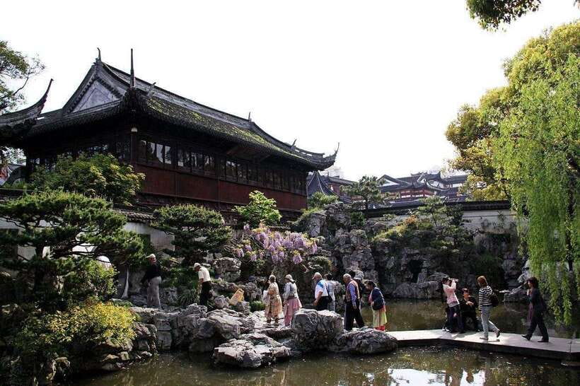 4-Hour Shanghai Best Garden and Temple Tour with Tea Tasting - Jade Buddha Temple: halls with Jade Buddhas, plus the right pacing