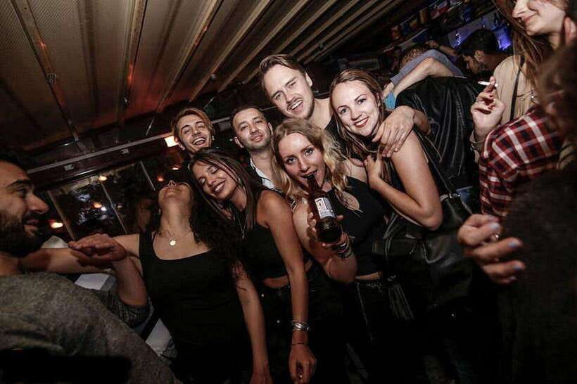 4-Hour Shanghai Pub Crawl (bars & nightclub hopping) - Alcohol, dress code, and practical expectations
