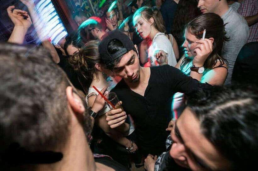 4-Hour Shanghai Pub Crawl (bars & nightclub hopping) - Group size, solo travelers, and why this works socially