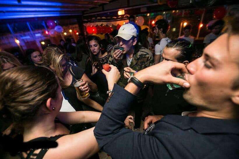 4-Hour Shanghai Pub Crawl (bars & nightclub hopping) - Taxi transfers and keeping the schedule on track