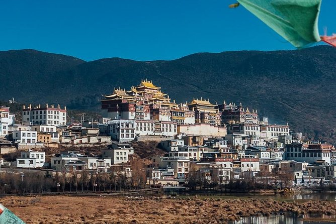 9 days Ancient Town Tour - Entering Dali Old Town after airport pickup and hotel check-in