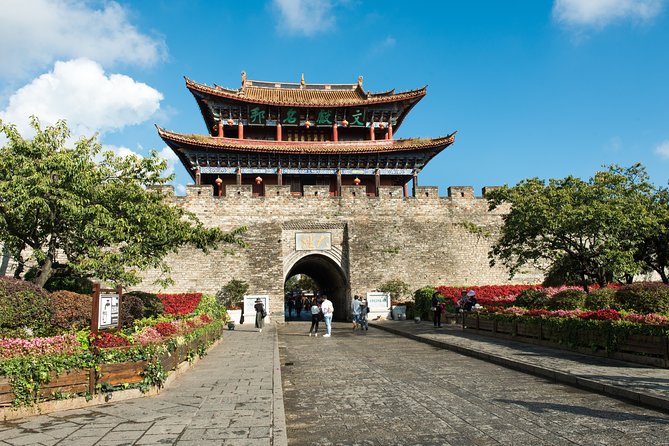 9 days Ancient Town Tour - Songzanlin market and Ganden Sumtseling Monastery, then the ride into Lijiang