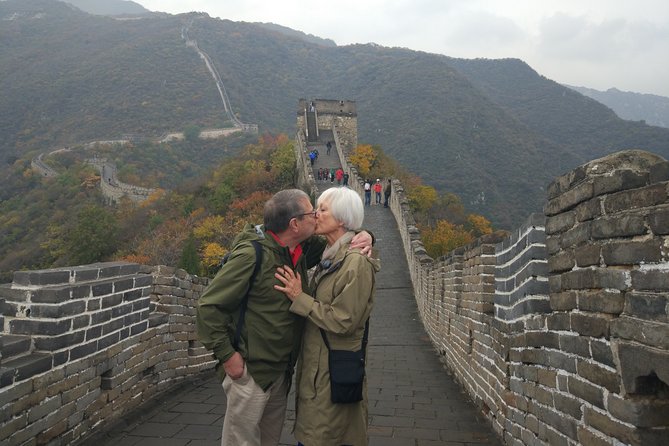 All-inclusive Day Tour: Mutianyu Great Wall & Beijing Panda Zoo with Local Lunch - Beijing Zoo Panda House: what you see and why it works
