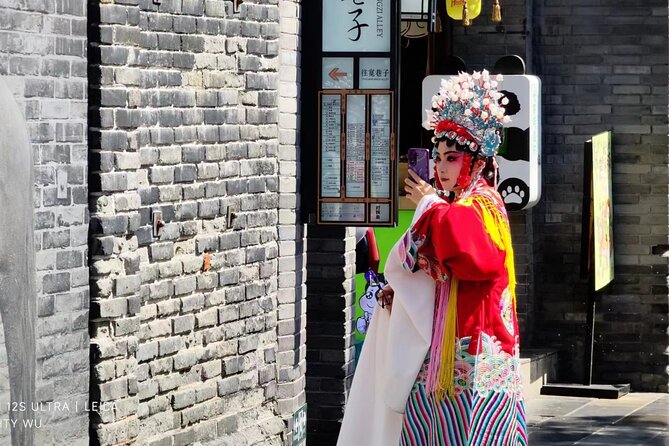 All Inclusive Private Day Tour of Chengdu Old Streets including City Top Attractions - Kuanzhai Alley for Qing-era lanes, snacks, and handcrafts