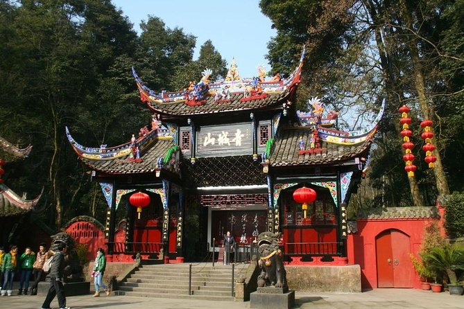 All-Inclusive Private Day Tour of Mount Qingcheng and Dujiangyan - Lunch After the Descent, Fuel Without the Food Search Chaos