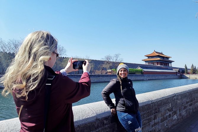 All-Inclusive Tour: Tiananmen Square, Forbidden City, Great Wall - Walking into the Forbidden City with a smart route