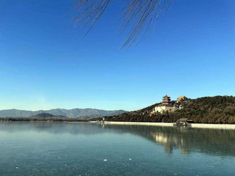 Beijing: 2-Day private Tour with Great wall& Forbidden city - Hutongs and a lunch break that feels like Beijing, not just sightseeing