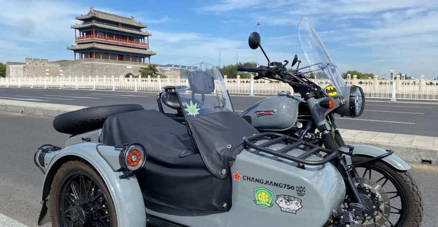 Beijing: 4 hours Discover City by Sidecar - Central Axis north-to-south stops: Drum & Bell Towers to Houhai