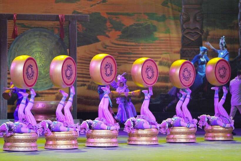 Beijing: Acrobatic Show Tickets Traditional & Modern Fusion - Key Things You’ll Notice Before the Curtain