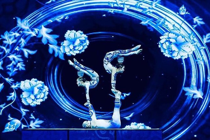 Beijing Acrobatics Show At Red Theater - A one-hour acrobatics program built for families