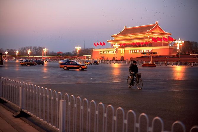 Beijing Airport Layover to City Flexible(4-12 Hour) Private Tour - Meeting your guide at PEK, Starbucks and a name sign