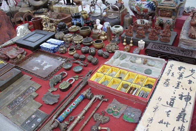 Beijing Exclusive Private Shopping Tour: Curated Just for You - Stop 2: Hongqiao Market for Craft and Artistic Pieces