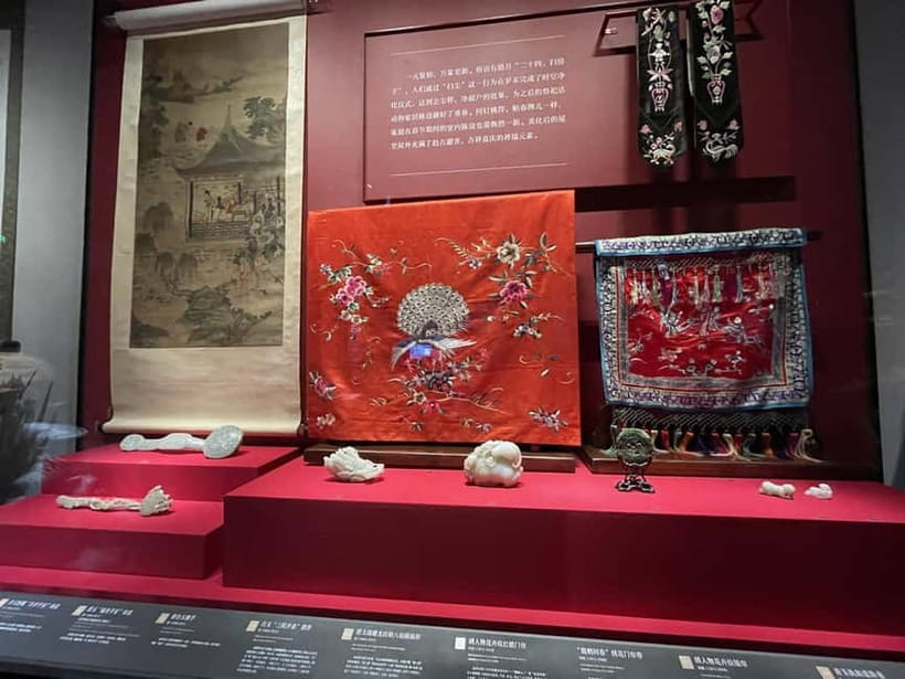Beijing: Hutongs & Food & Culture Walking Tour - Nanluoguxiang and Shichahai: two hutong moods in one walk