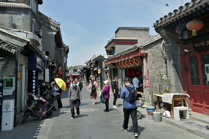 Beijing Hutongs Walking Tour - The Qianhai and Houhai connection: walking by water between stories