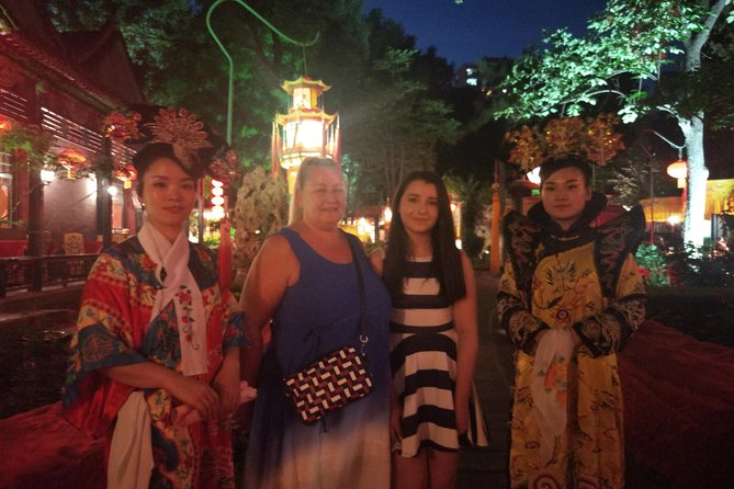 Beijing Imperial Dining Experience at Bai Jia Da Yuan Restaurant with Houhai Lake Bar Tour - Live Chinese opera cameos at 7:00 pm, and how to watch them
