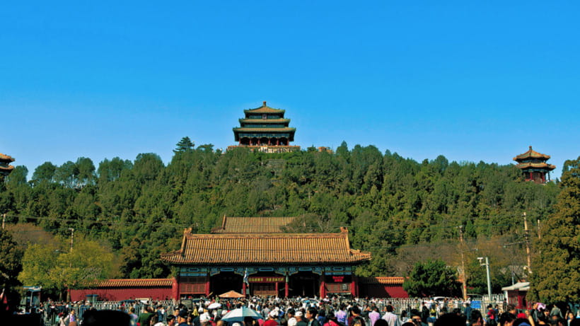 Beijing: JingShan park (palace museum garden) entry ticket - Walking route you will actually enjoy: garden paths to the hill