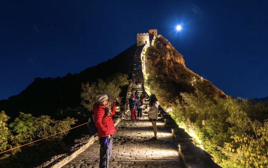 Beijing: Jinshanling and Simatai Wall&Gubei Watertown Tour - Simatai at night: lanterns, watch towers, and cable car convenience