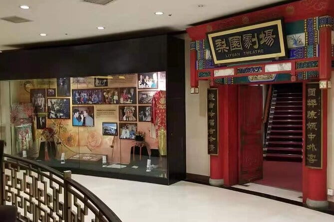 Beijing Liyuan Theater Peking Opera Ticket Booking - Makeup before the show: the moment that adds meaning