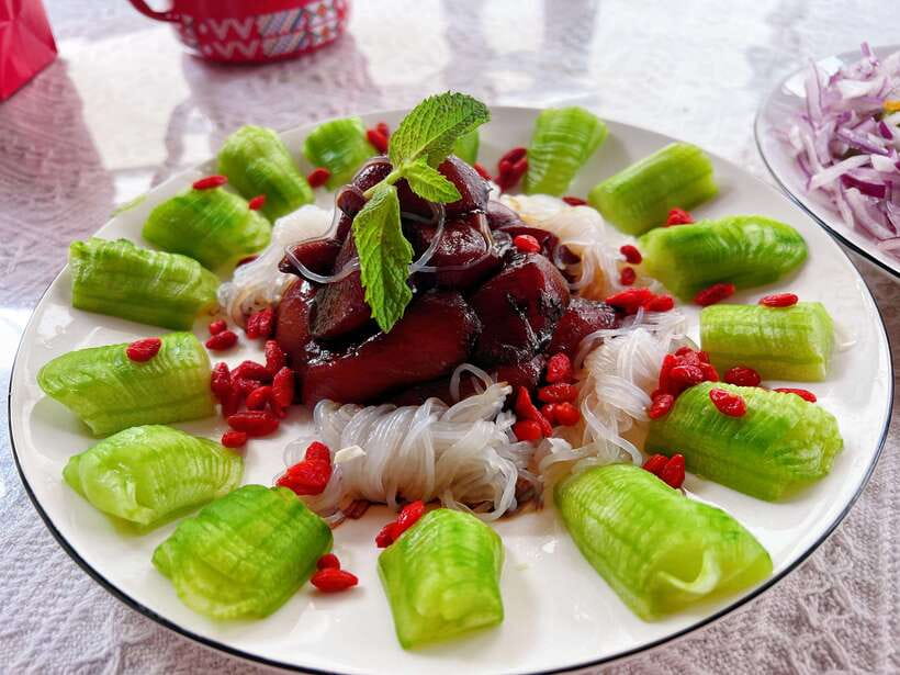 Beijing Market Tour with 10-course Family Feast - Who this is best for, and who should skip it