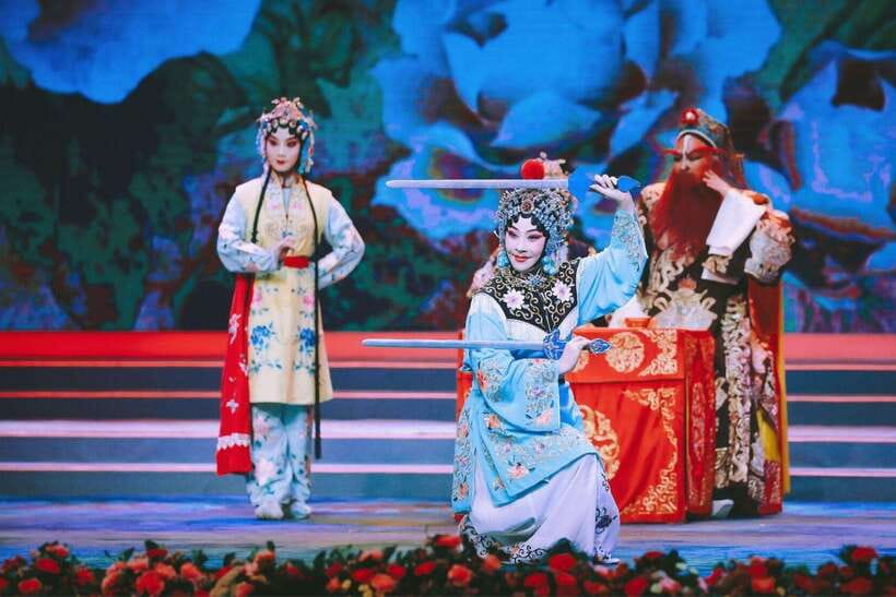 Beijing: Must-See Peking Opera at Liyuan Theatre Ticket - Optional dinner before opera: roast duck or vegetarian