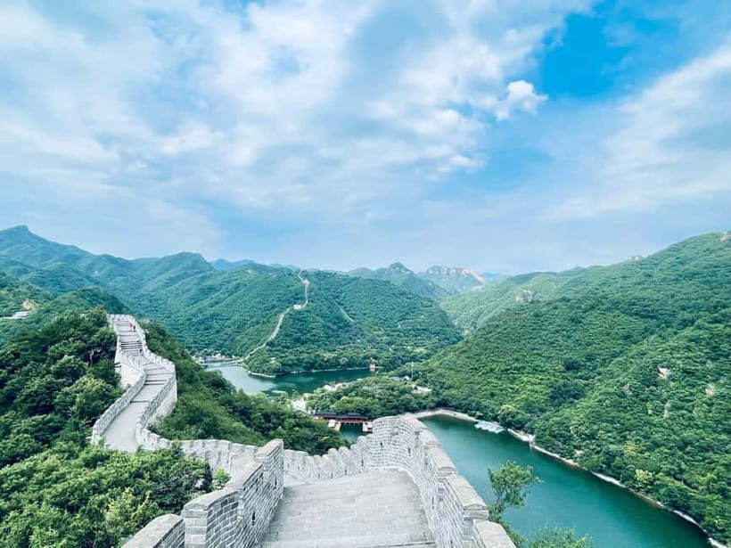 Beijing:Mutianyu/Badaling Great Wall Tour with VIP Fast Pass - What you do with the guide, and when you go free