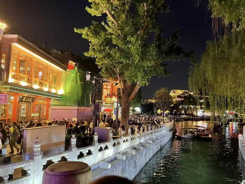 Beijing: Private Layover City Night Tour - Shichahai, Yandaixiejie, and Houhai: lakes, lanes, and night atmosphere