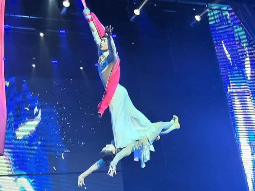 Beijing: Qinle Palace Acrobatics Show Ticket - Diabolo meets ice skating, plus the big mechanical wow moments