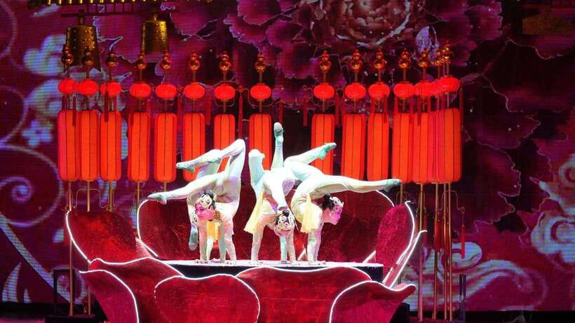 Beijing: Red Theatre Acrobatics Show Ticket-Local Must-See - Theatre Condition and Seating: What to Watch For
