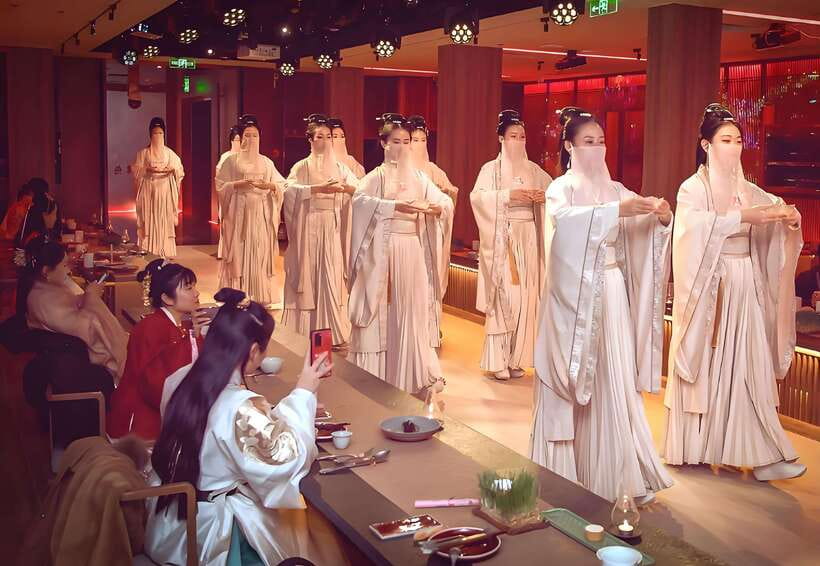 Beijing Royal Dinning Experience with cultural performance - Finding the venue without getting lost