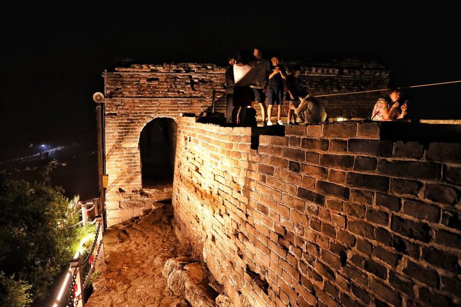 Beijing: Simatai Great Wall & Gubei Water Town Private Tour - Simatai Great Wall by cable car: the watchtowers and the views