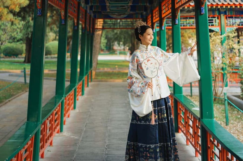 Beijing Traditional Hanfu Experience & Photoshoot for Groups - Your photo delivery, raw versus retouched, and how to get better results