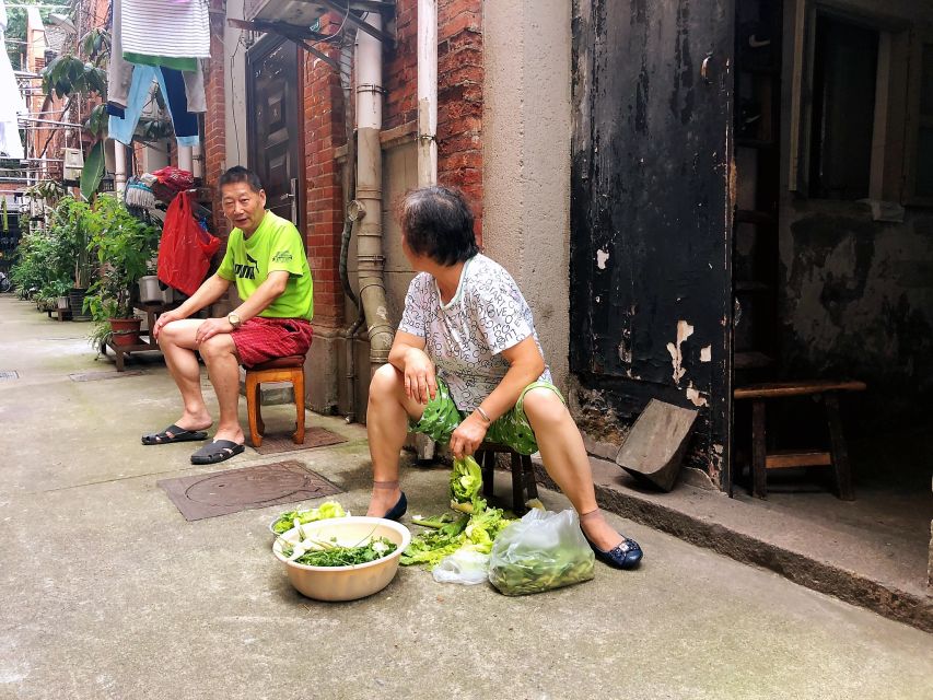 Biking Real Shanghai& Tea Tasting Experience - Meeting at the Garden Hotel, then getting rolling fast