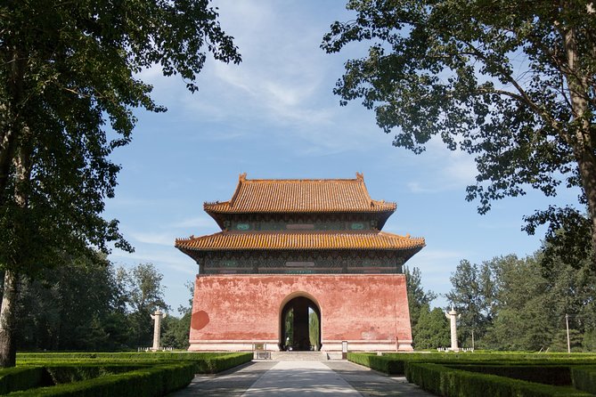 Boutique Tour: Juyongguan, Sacred Way and Dingling of Ming Tombs - Price and value: what your $169.10 really buys