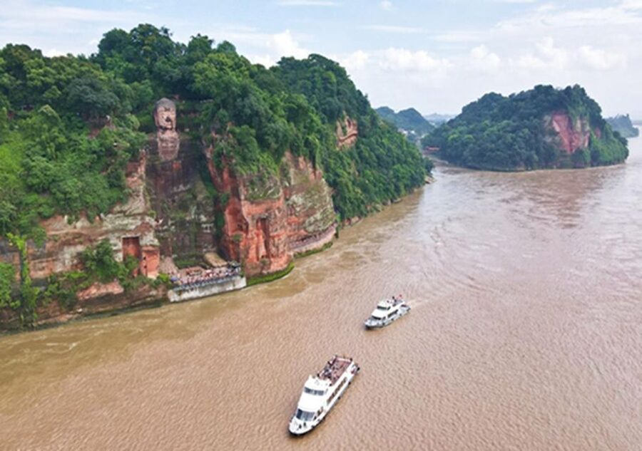 Chengdu panda & Leshan Buddha One Day Private Tour - The drive to Leshan: trading city noise for river views