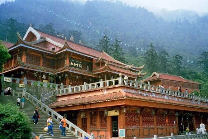 Chengdu Private Day Tour to Emei Mountain with Lunch and Cable Car Ride - Getting up to the Gold Summit without losing the day
