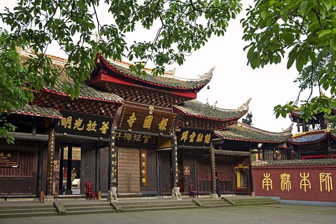 Chengdu Private Day Tour to Emei Mountain with Lunch and Cable Car Ride - Huazang Temple: the Golden Buddha and why it is more than a statue