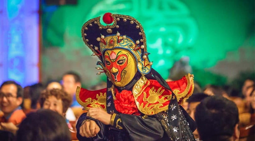 Chengdu: Sichuan Opera Show ShufengYayun & Covered Bowl Tea - The covered bowl tea, a Sichuan ritual you actually participate in