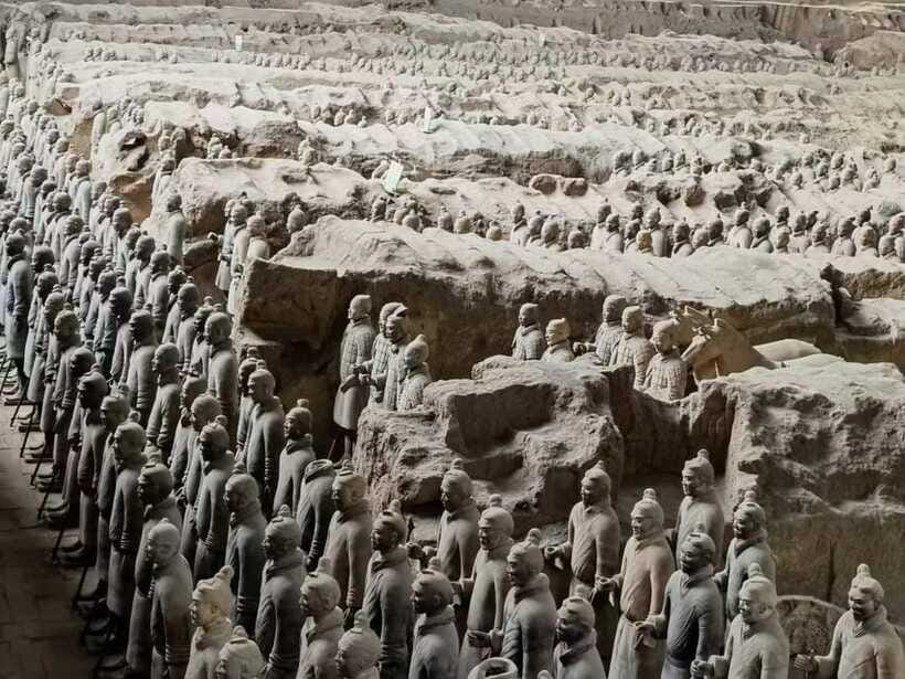 Chengdu: Xi'an Terracotta Warriors Day Trip by Bullet Train - Private tour experience: guides that make history easier to understand