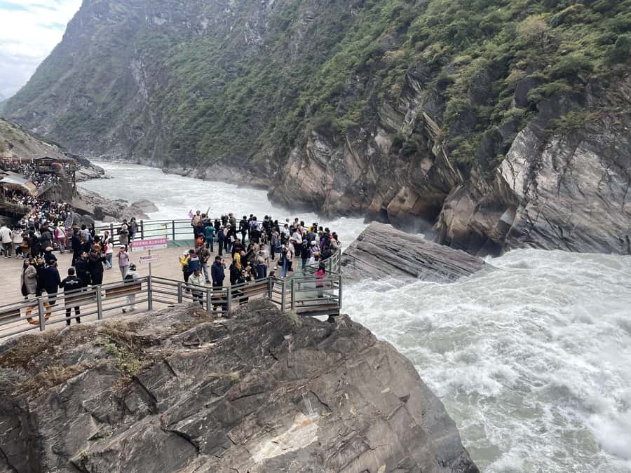 China Shangri-La Tiger Leaping Gorge : A Canyon Adventure - Qiaotou Naxi Chinese Lunch, and Why You Should Still Plan Your Day