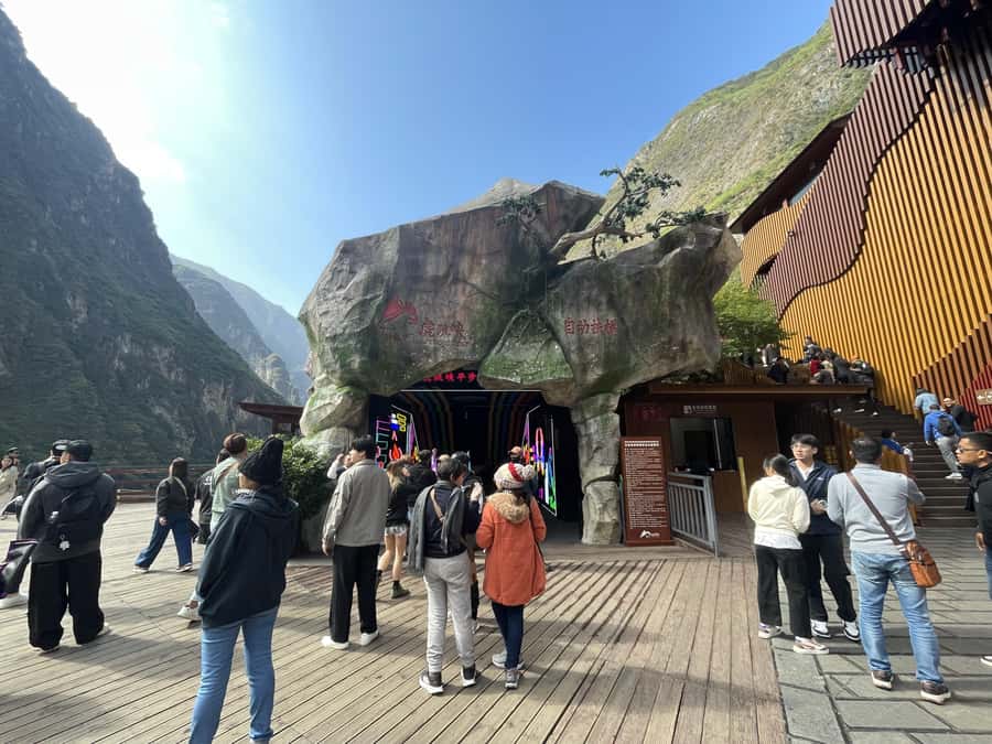 China Shangri-La Tiger Leaping Gorge : A Canyon Adventure - Who This Canyon Adventure Fits Best