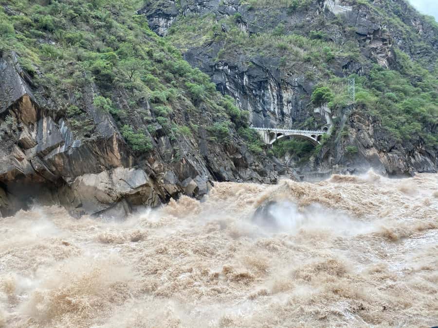 China Shangri-La Tiger Leaping Gorge : A Canyon Adventure - Practical Tips to Enjoy the Gorge Without Stress