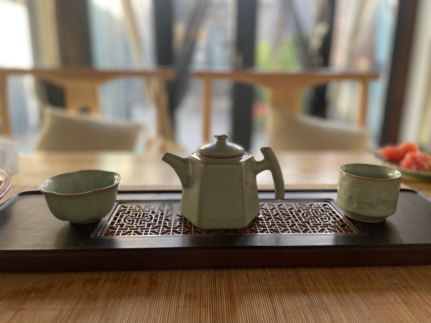 Chinese Tea ceremony in Beijing Hutong courtyard - What tea you can choose, and why “one pot” is the point