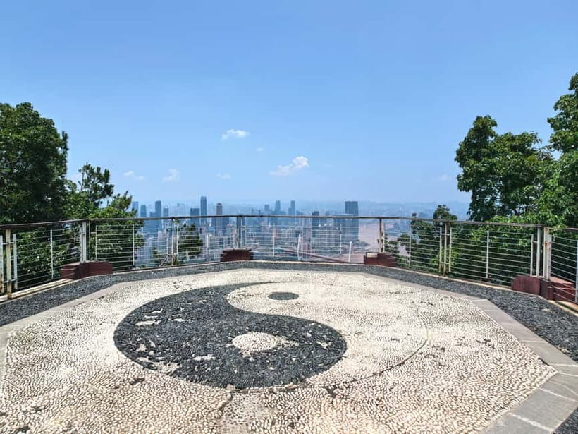 Chongqing: Historical Blocks, Temple, and Mountain Tour - Lunch and street snacks: a break that keeps things local