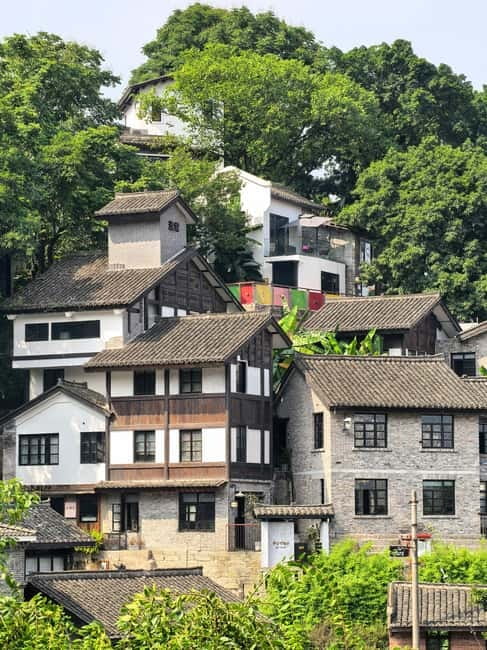 Chongqing: Trendy Spots, Cableway & Ferry Private Tour - The lunch break that actually helps your day